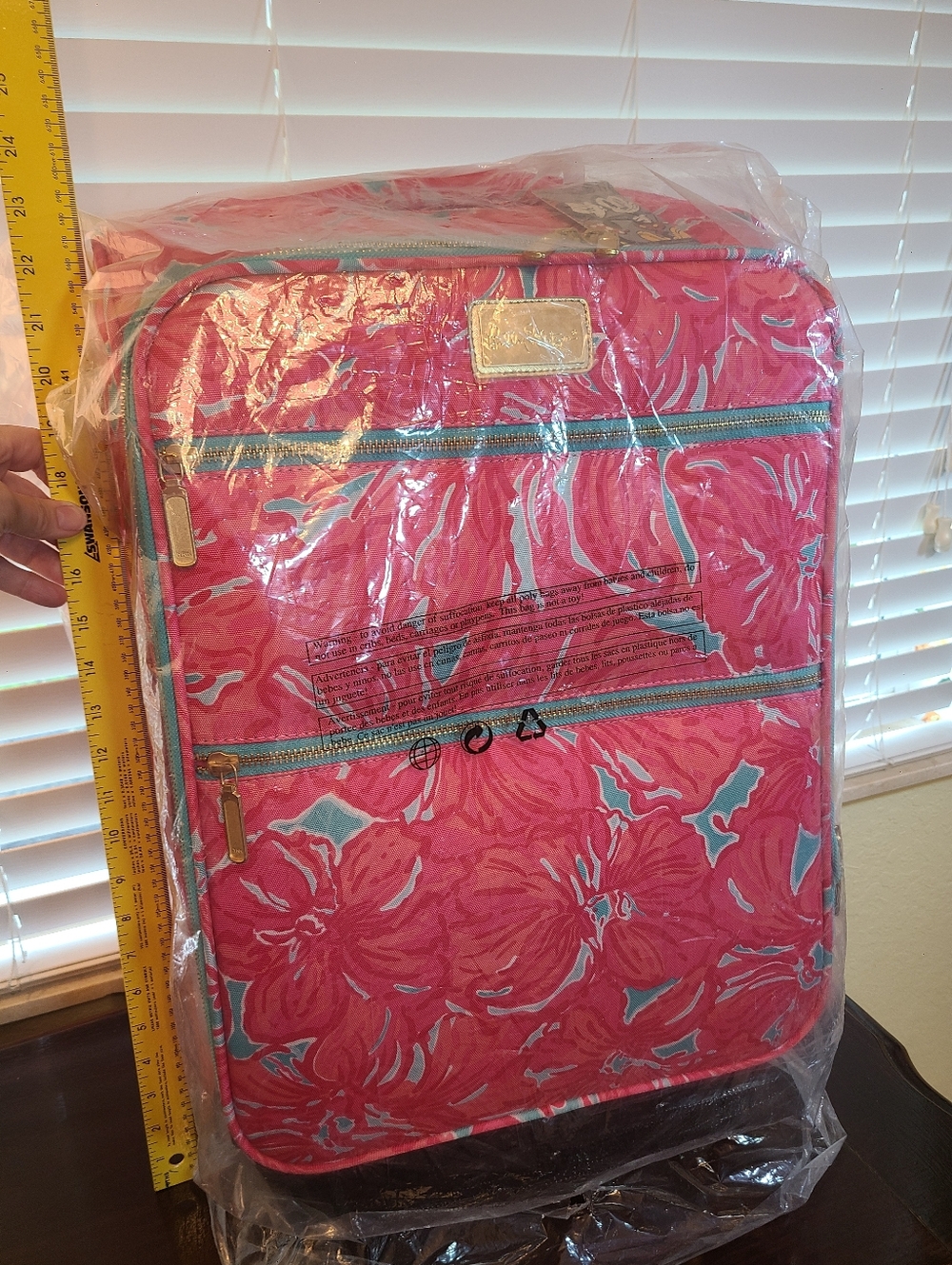 New LILLY PULITZER Blue Flirty 24” Carry-on Rolling Suitcase